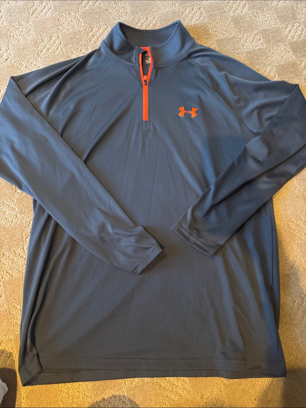 MENS medium Under Armour 1/4 zip